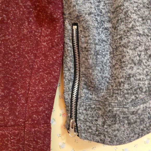 Hoodie with side zippers Size M - Picture 4 of 6